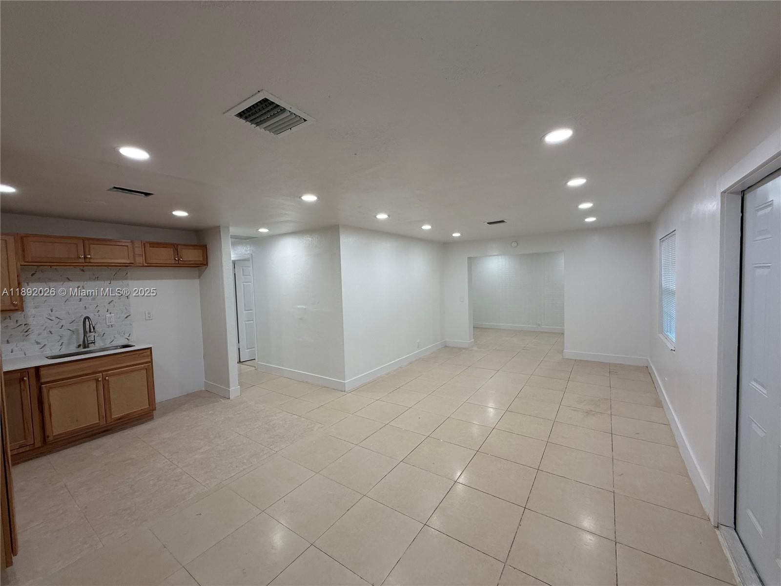 FEDERAL GARDENS 4 - Residential Lease
