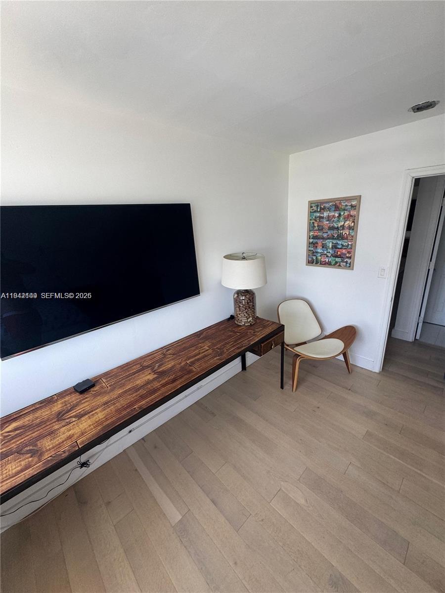 BAYVIEW TOWERS CONDO SOUT - Residential