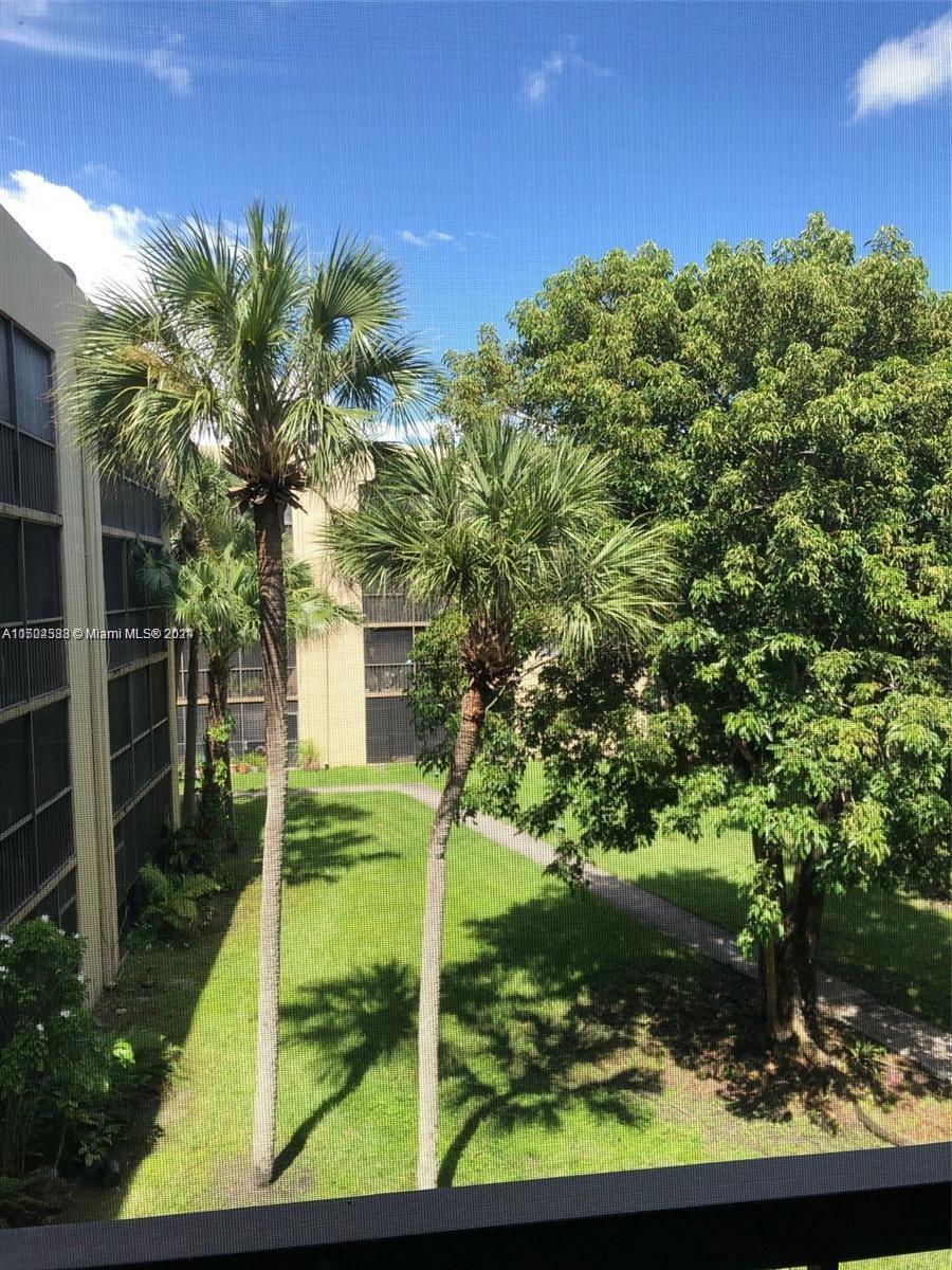 Beautiful well kept condo in Fox Chase Community. Spacious condo with a large balcony and garden view. Comes
with 1 bedroom, 1 bath and guest bathroom. This property is close to everything, major highways, shopping malls,
FIU, and much more. Lot's of guest parking.