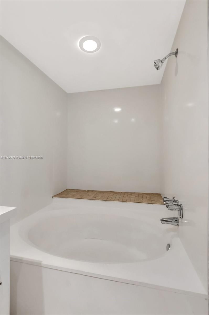 ISLE OF SANDALFOOT CONDO - Residential Lease