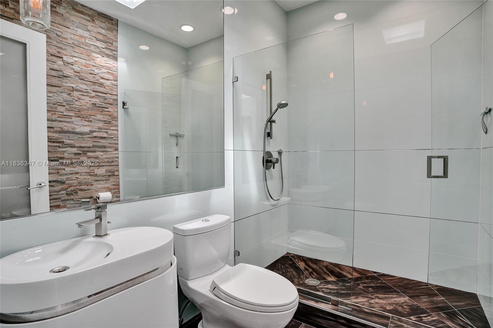 LAUDERDALE ISLES RE-AMEND - Residential