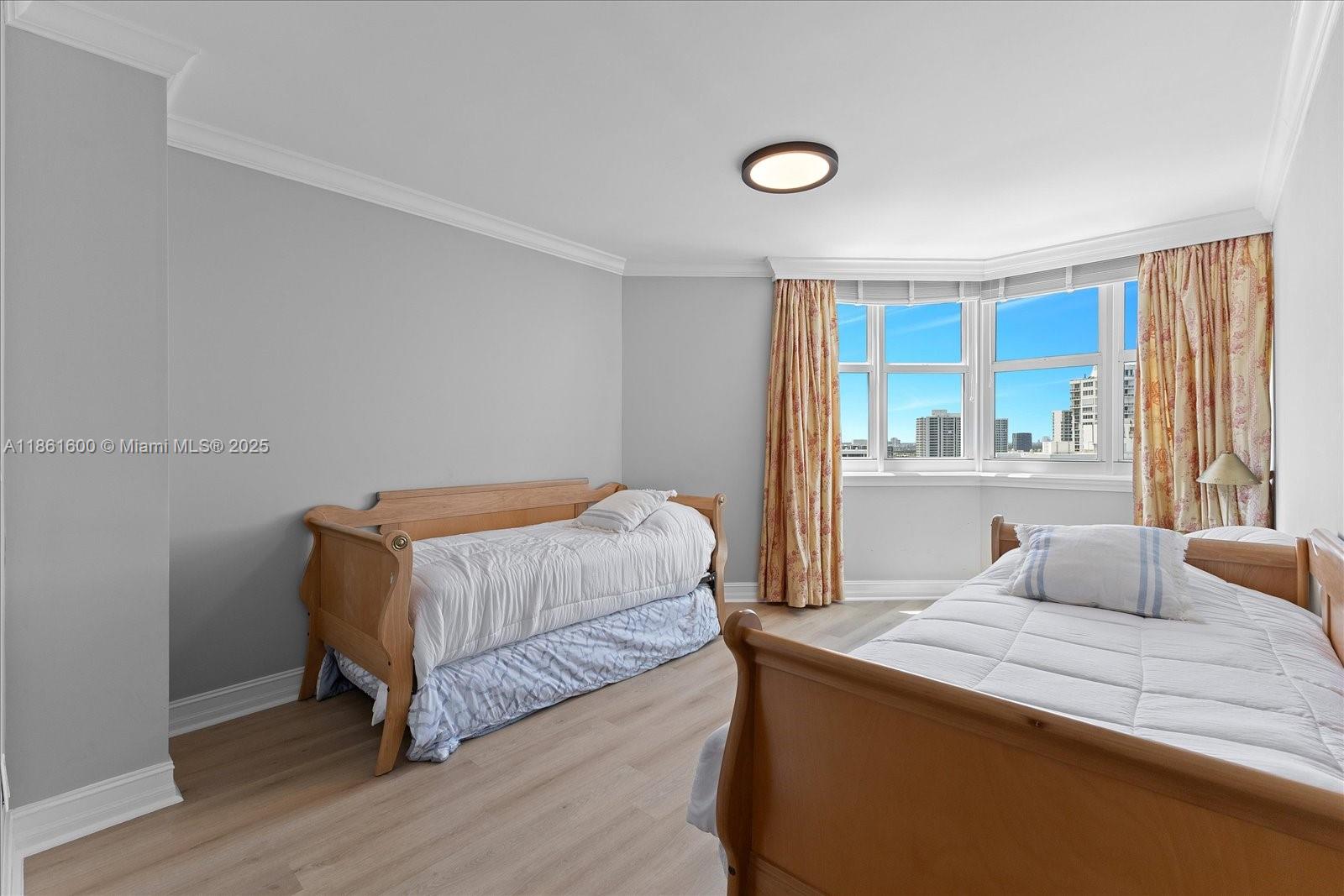 HAMPTONS SOUTH CONDO - Residential