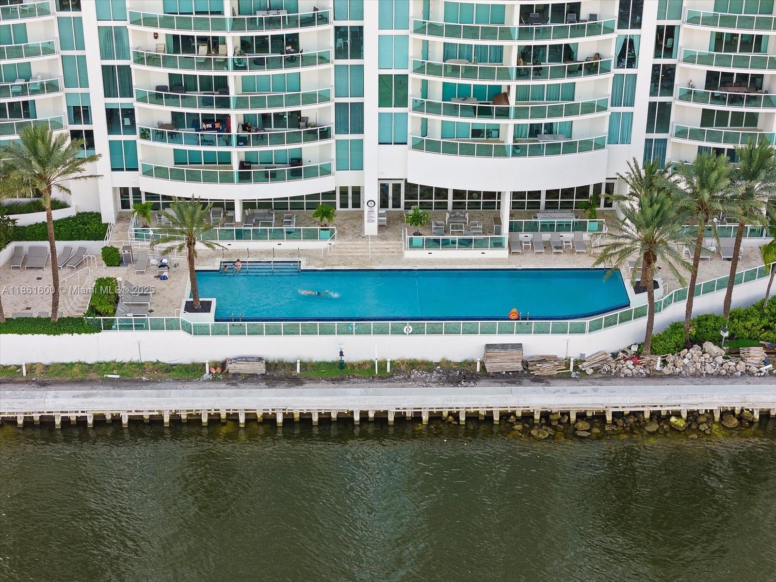 HAMPTONS SOUTH CONDO - Residential