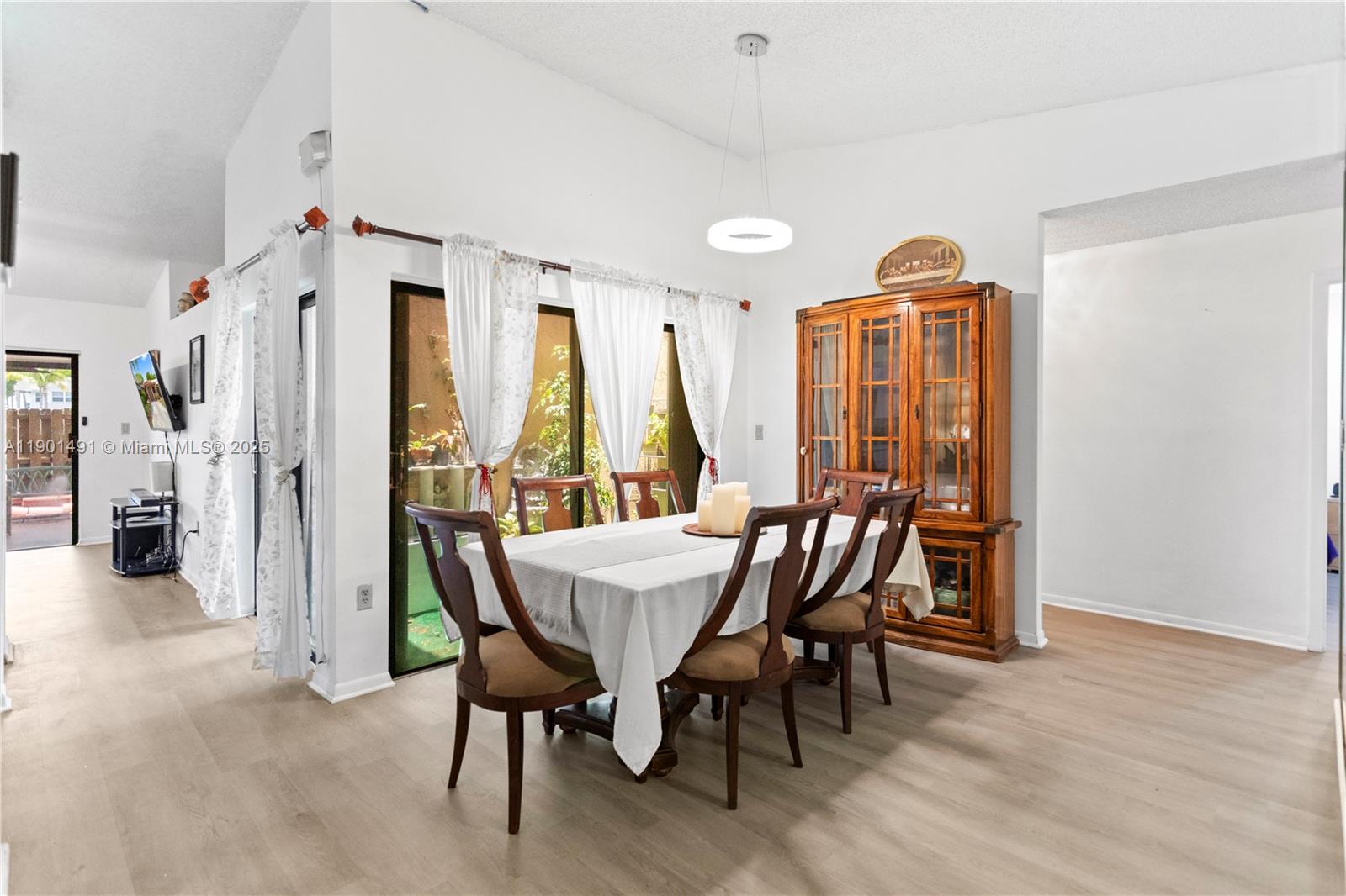 THE MOORS TOWNHOUSES - Residential