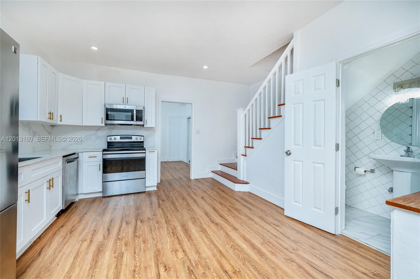 SILVER BLUFF EST-SEC B - Residential Lease