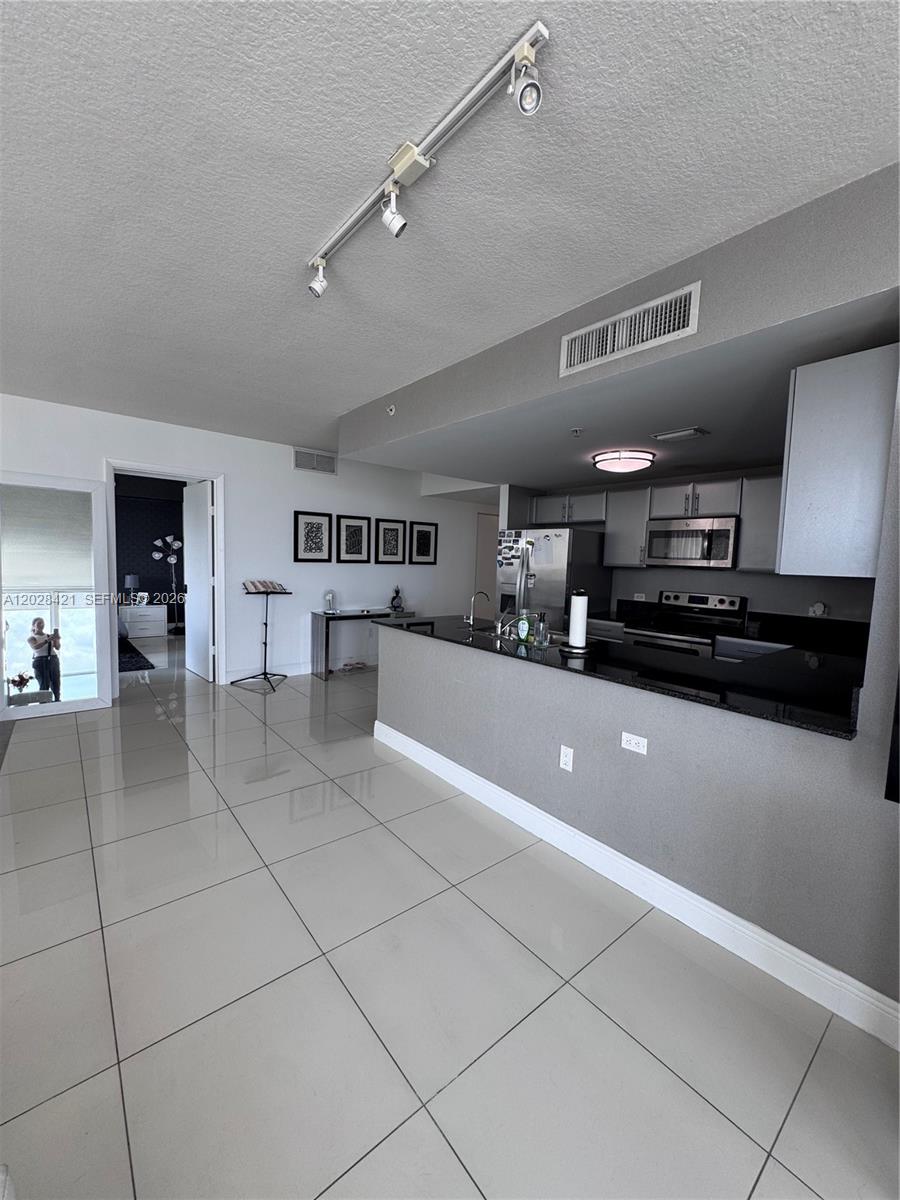TERRAZAS RIVERPARK VILLAG - Residential