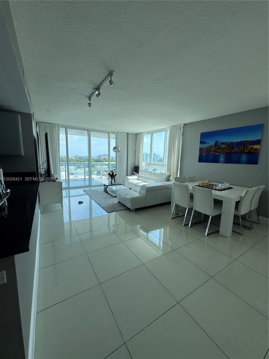 TERRAZAS RIVERPARK VILLAG - Residential