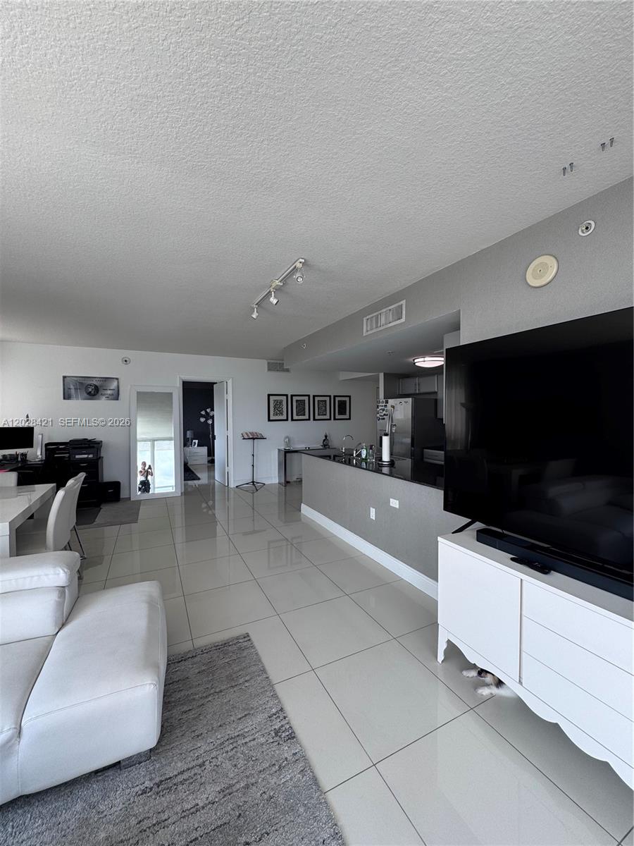 TERRAZAS RIVERPARK VILLAG - Residential