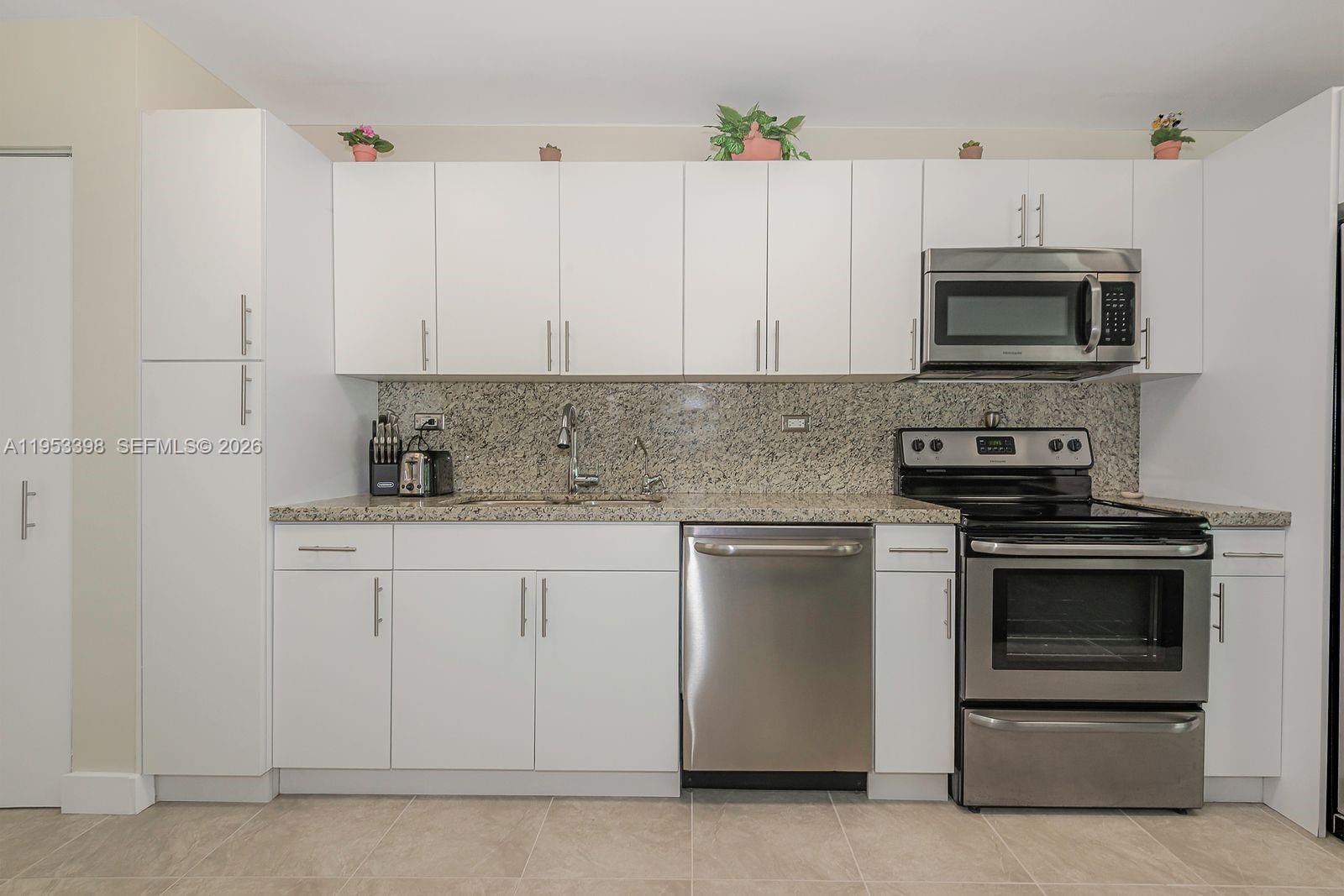 BURLEIGH HOUSE CONDO - Residential