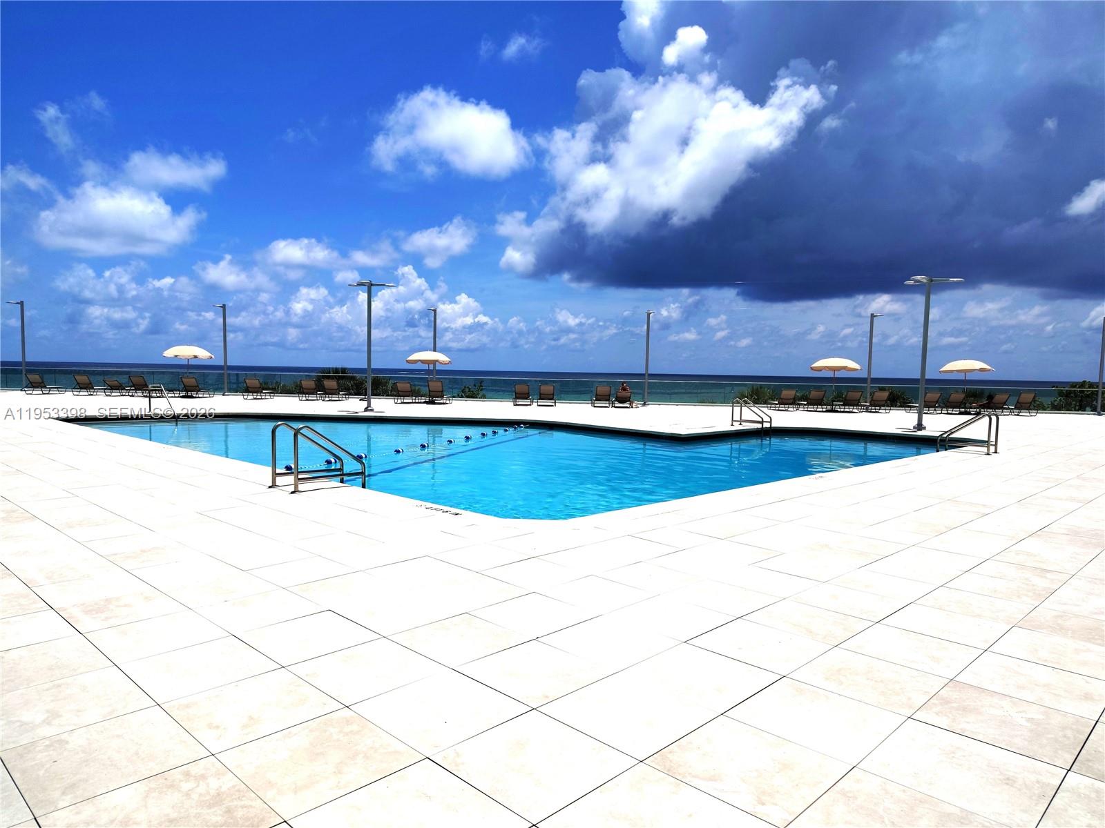 7135 Collins Ave 722