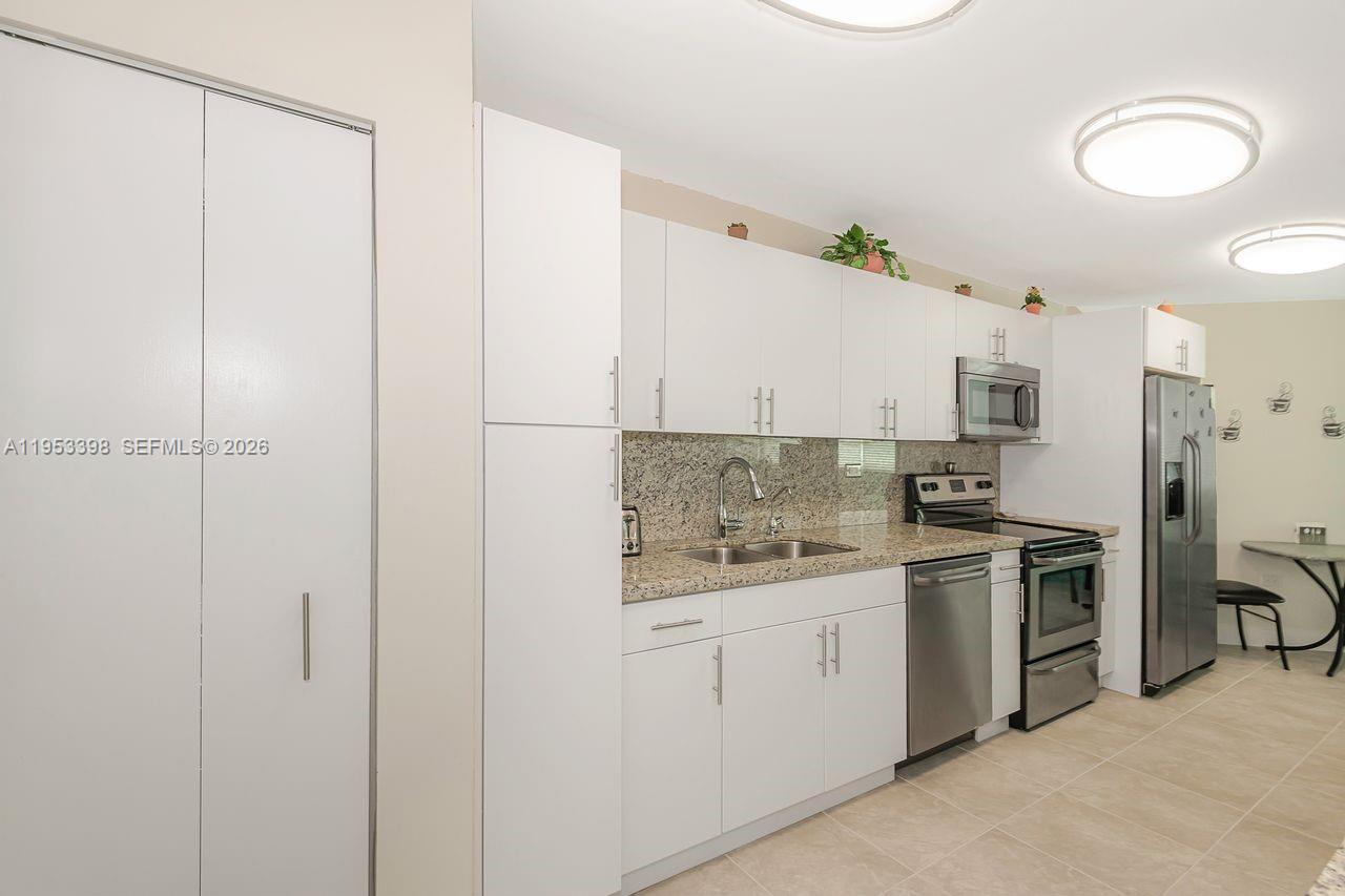 BURLEIGH HOUSE CONDO - Residential