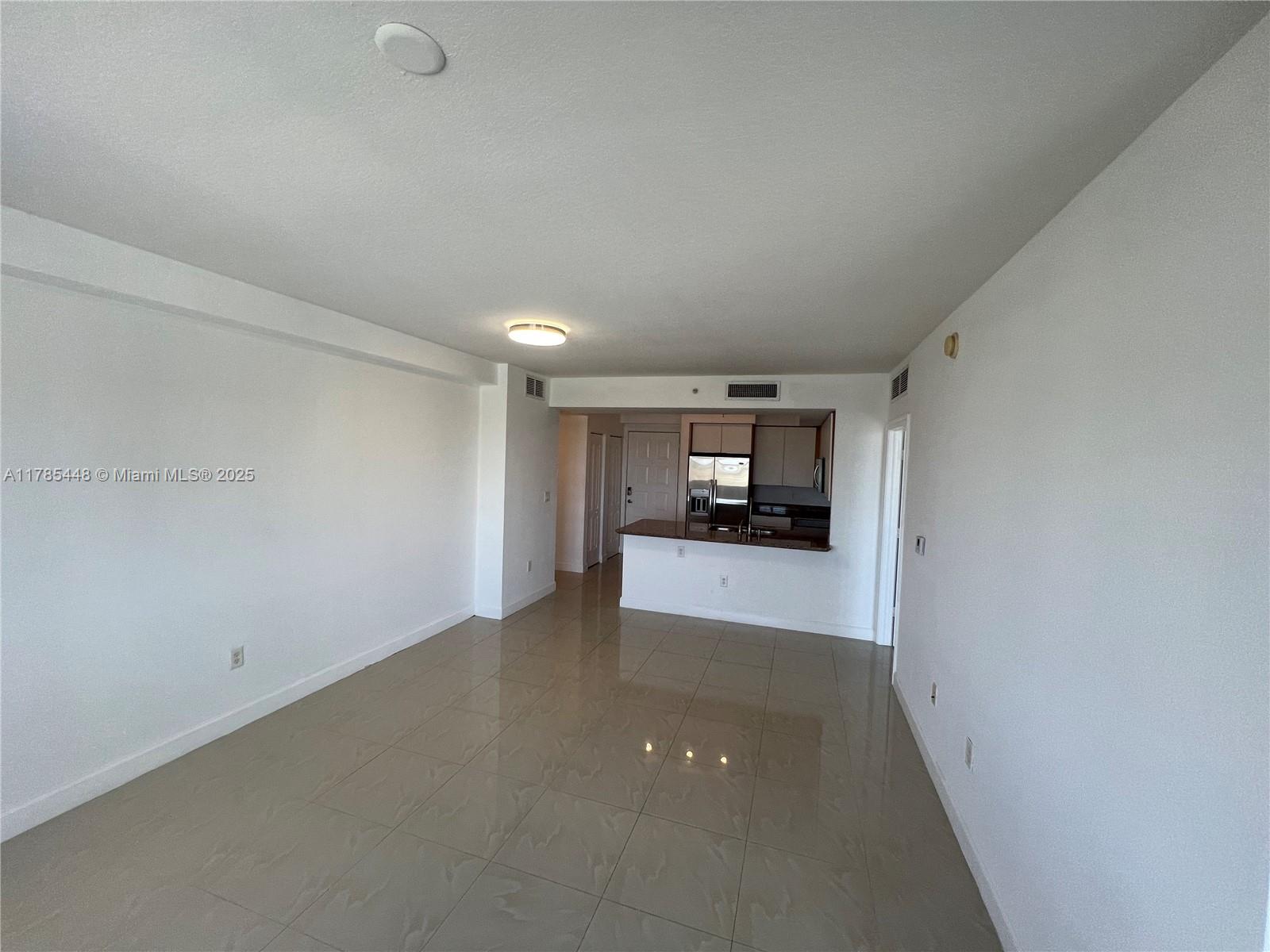 RADIUS CONDO - Residential