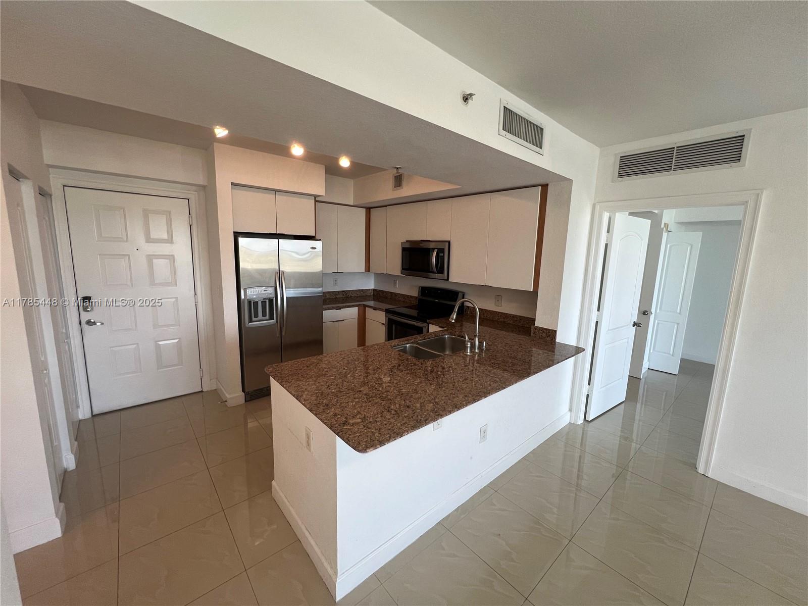 RADIUS CONDO - Residential