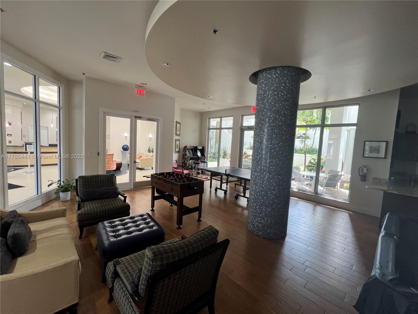RADIUS CONDO - Residential