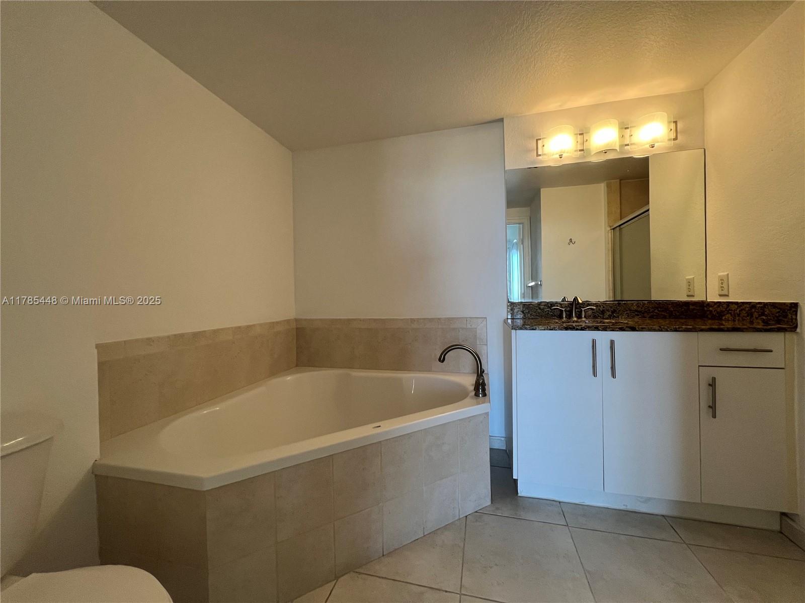 RADIUS CONDO - Residential