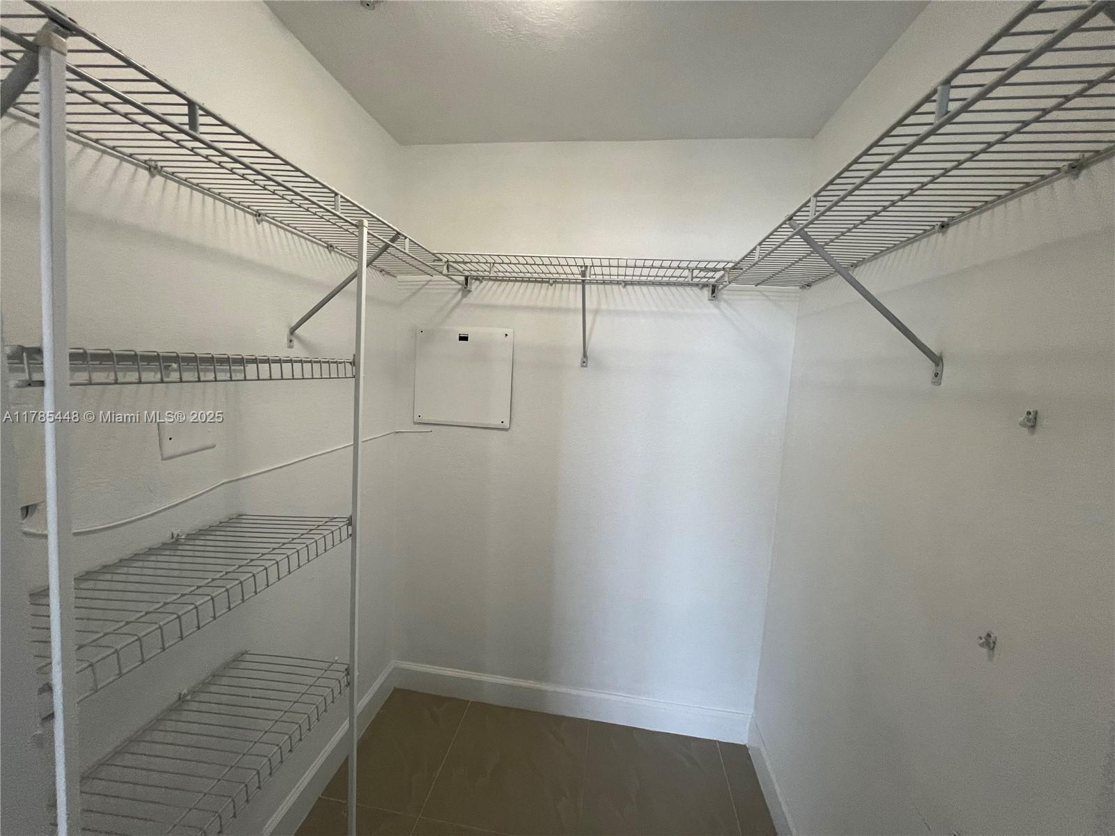 RADIUS CONDO - Residential