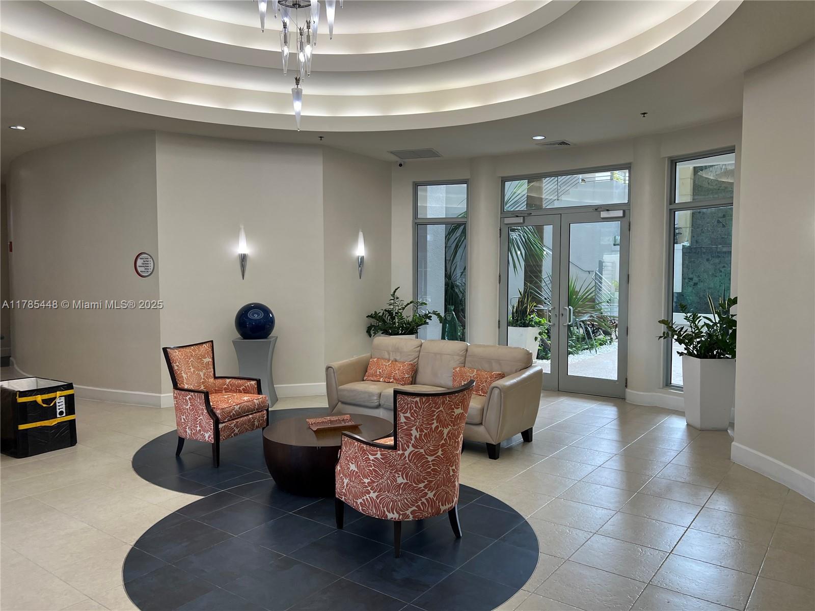 RADIUS CONDO - Residential