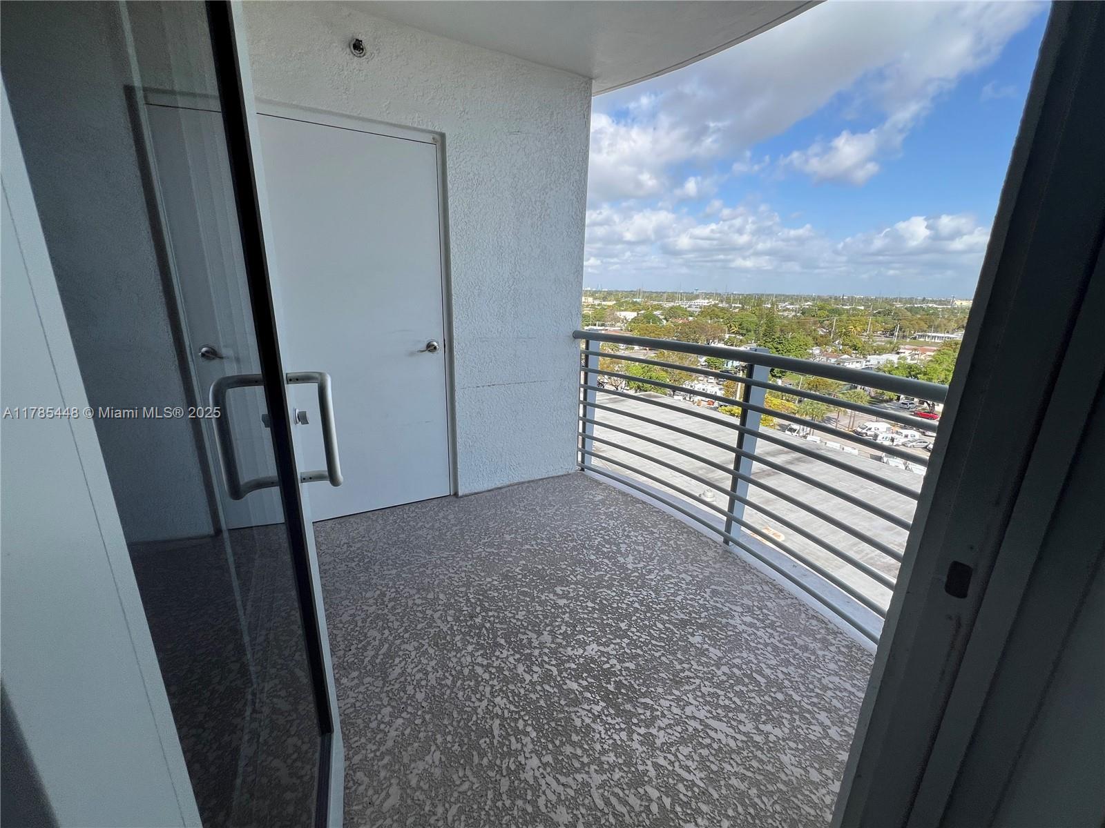 RADIUS CONDO - Residential