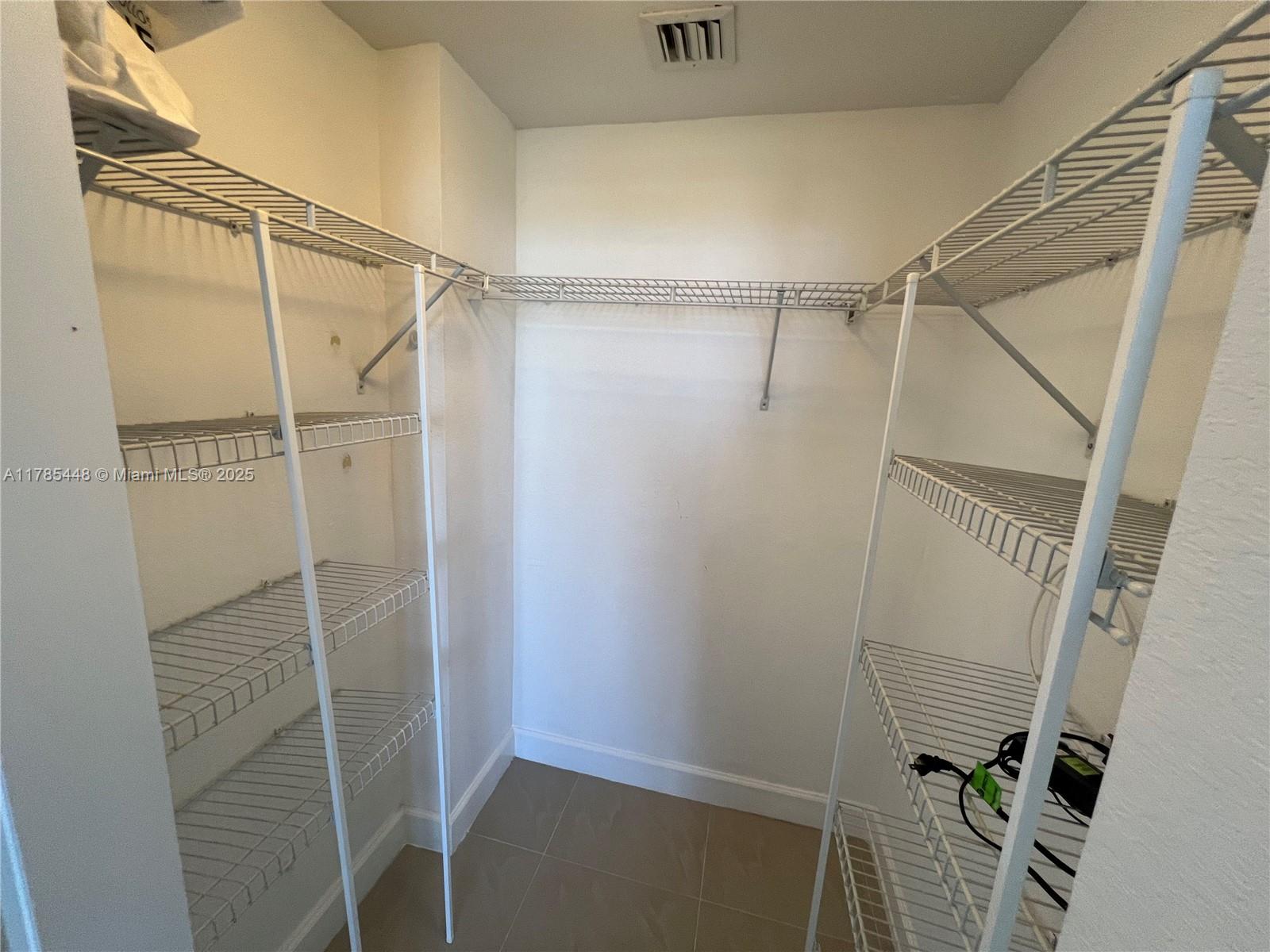 RADIUS CONDO - Residential