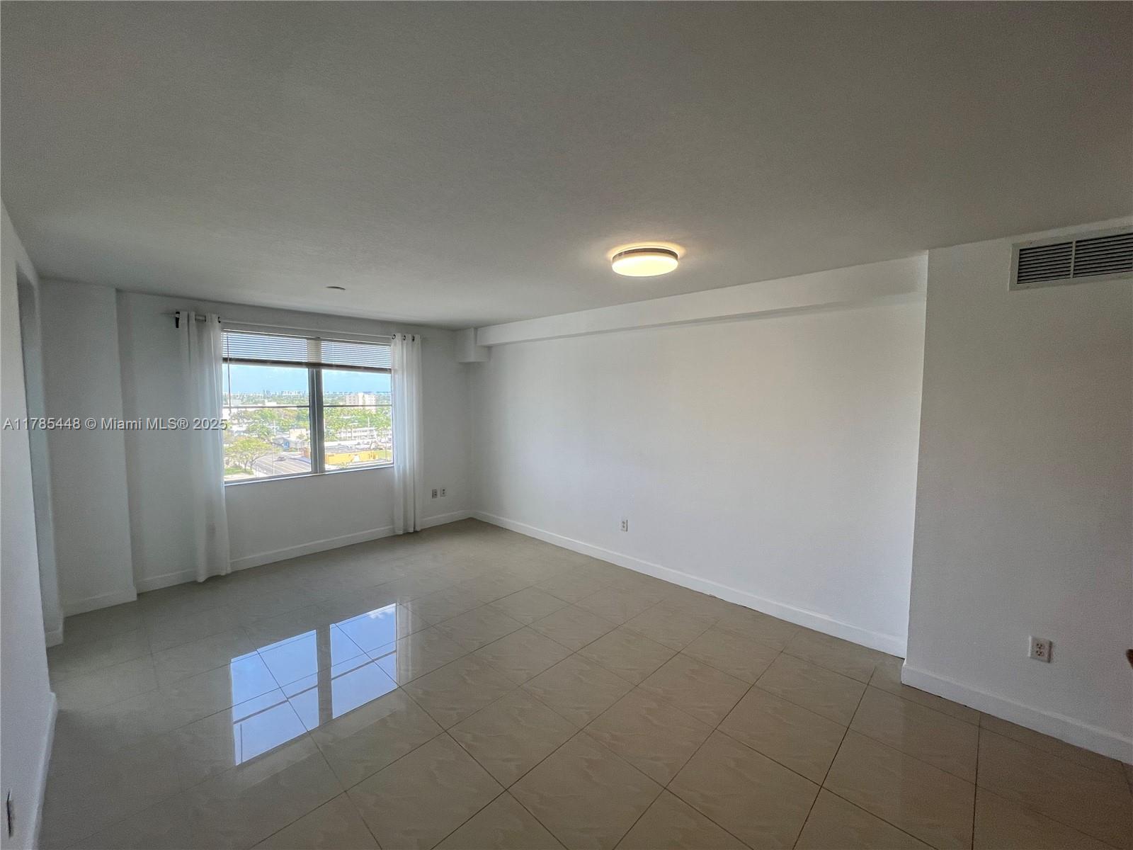 RADIUS CONDO - Residential