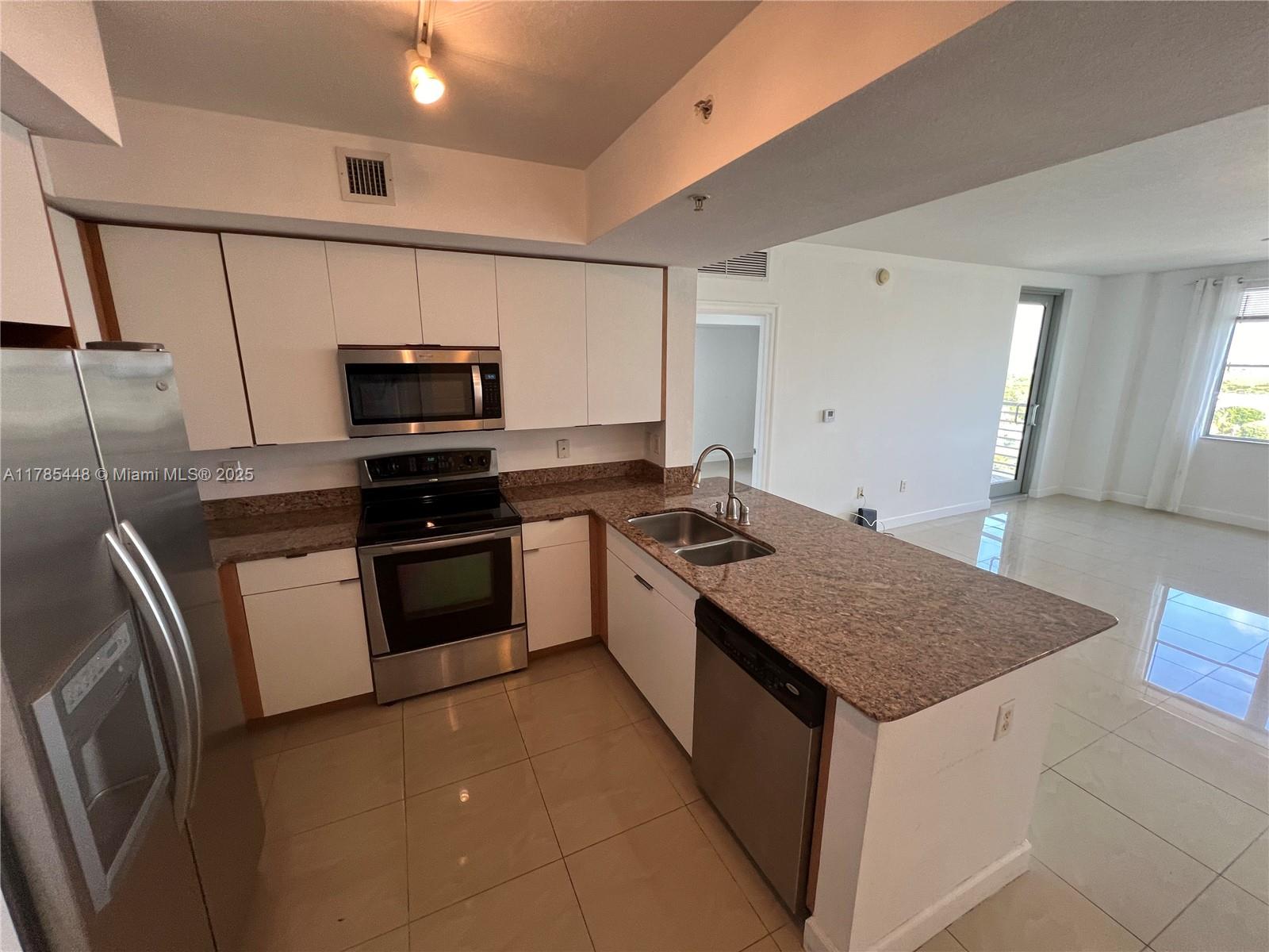 RADIUS CONDO - Residential