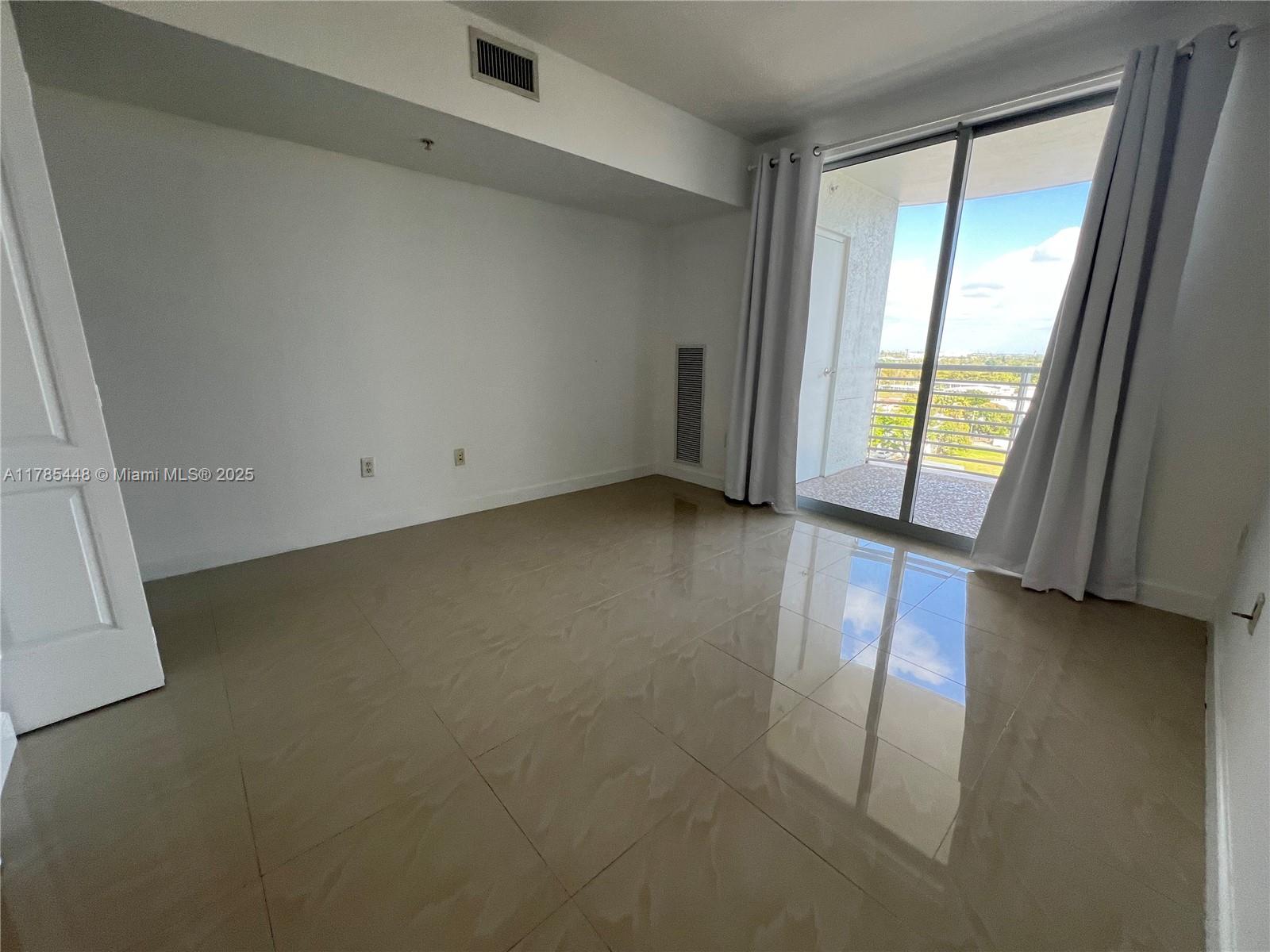 RADIUS CONDO - Residential