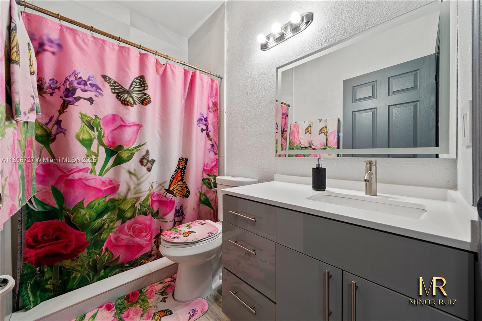 WATERSIDE TOWNHOMES SEC 4 - Residential