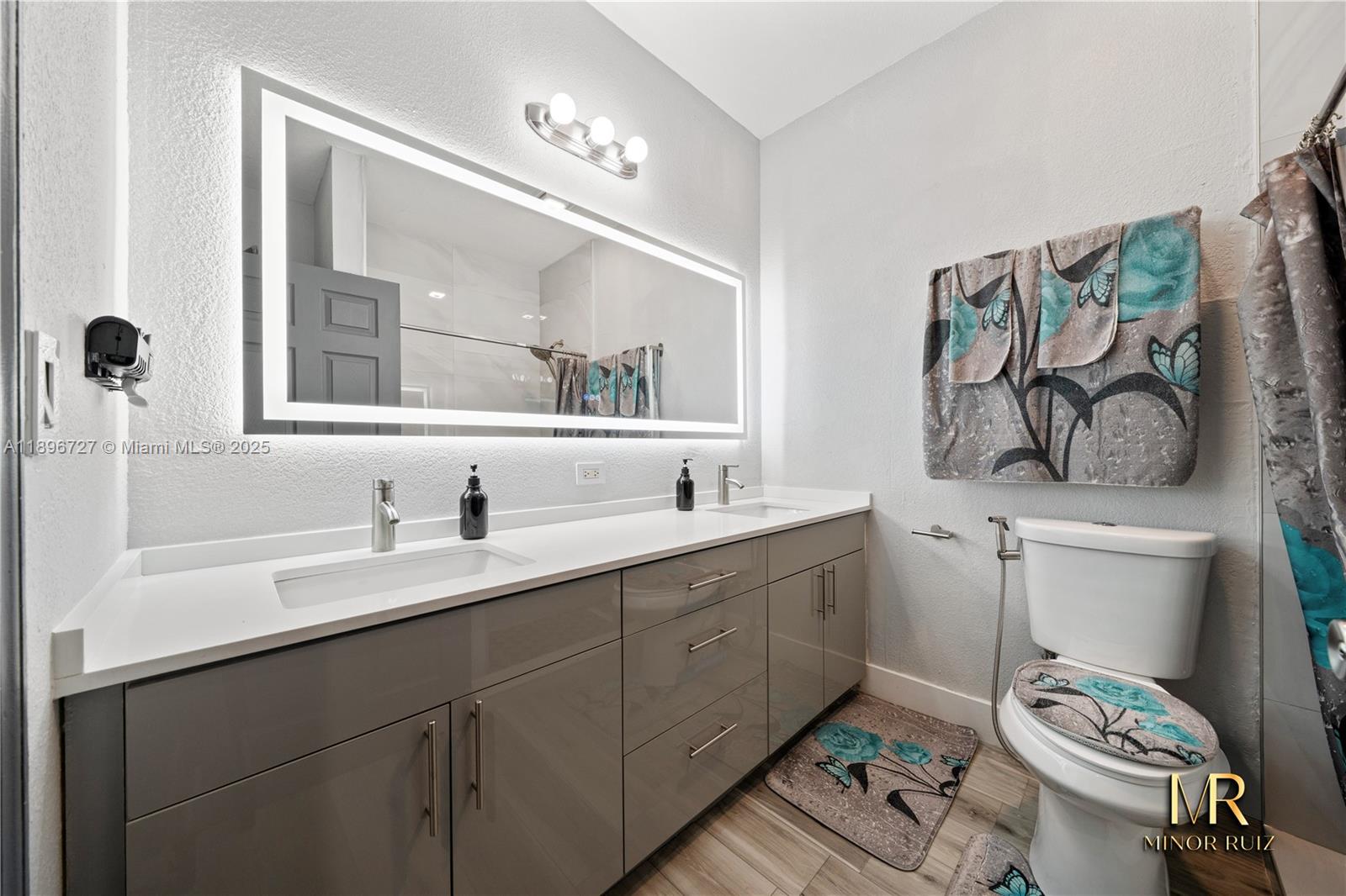 WATERSIDE TOWNHOMES SEC 4 - Residential