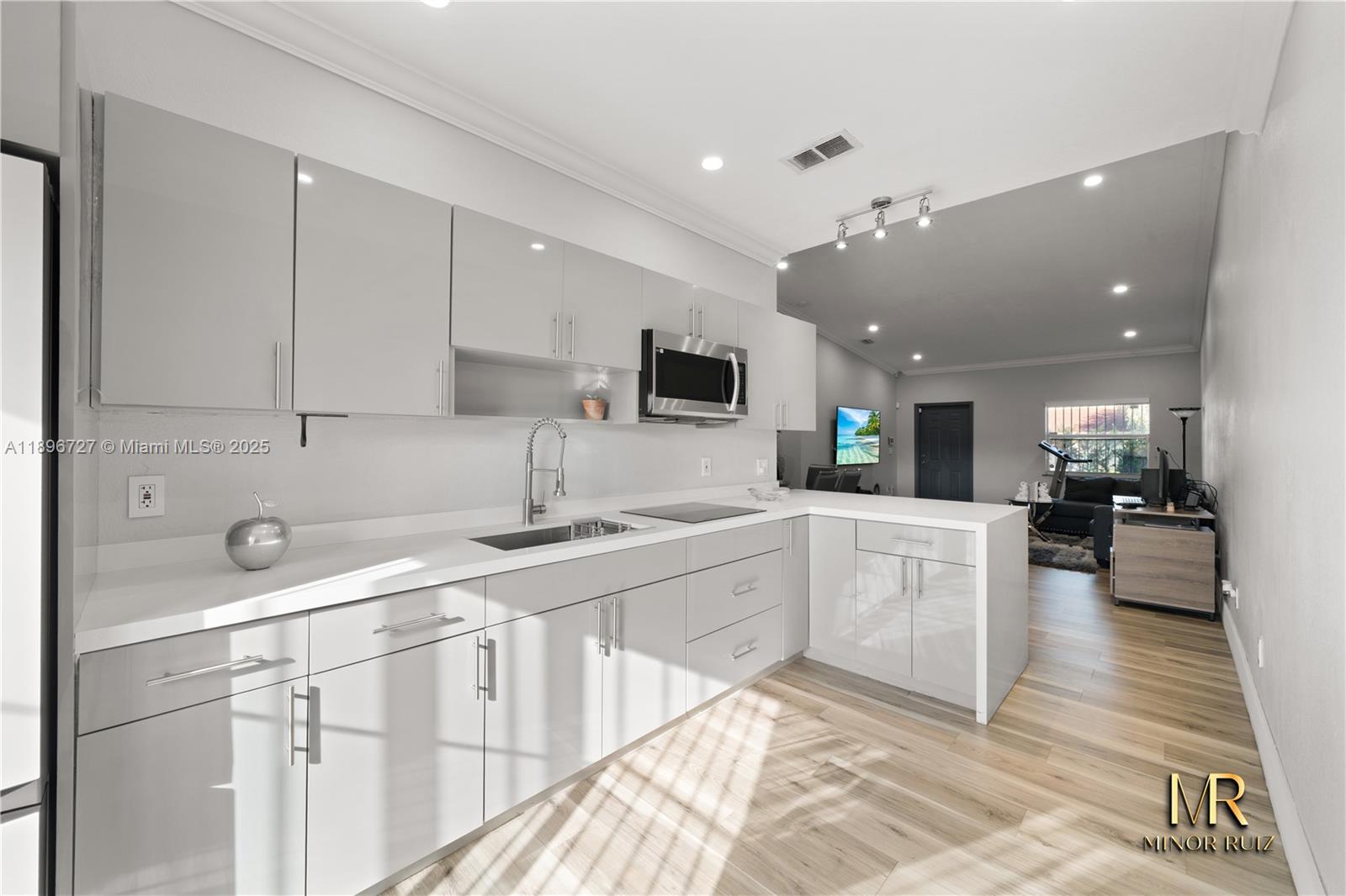 WATERSIDE TOWNHOMES SEC 4 - Residential