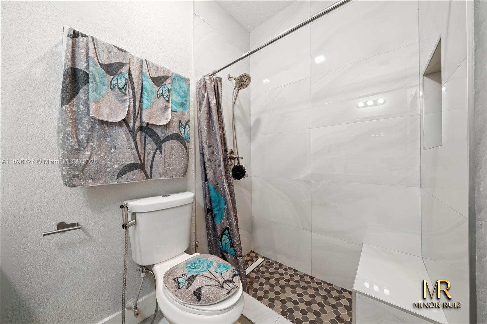 WATERSIDE TOWNHOMES SEC 4 - Residential