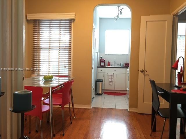 SB MANOR HOUSE CONDO - Residential