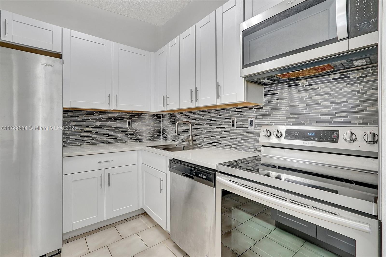 825 NE 199th St 204-13