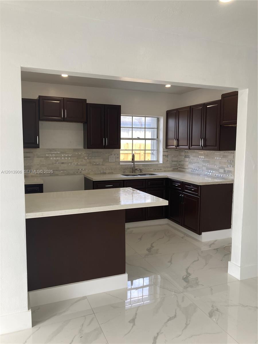 POINT ROYALE SEC 5 - Residential Lease