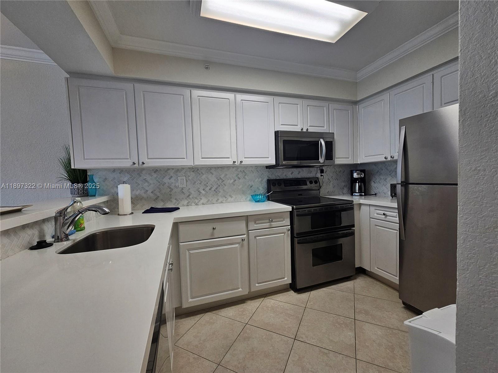 THE WAVE CONDO - Residential Lease