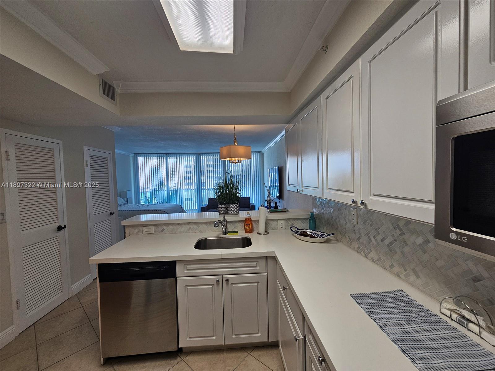 THE WAVE CONDO - Residential Lease