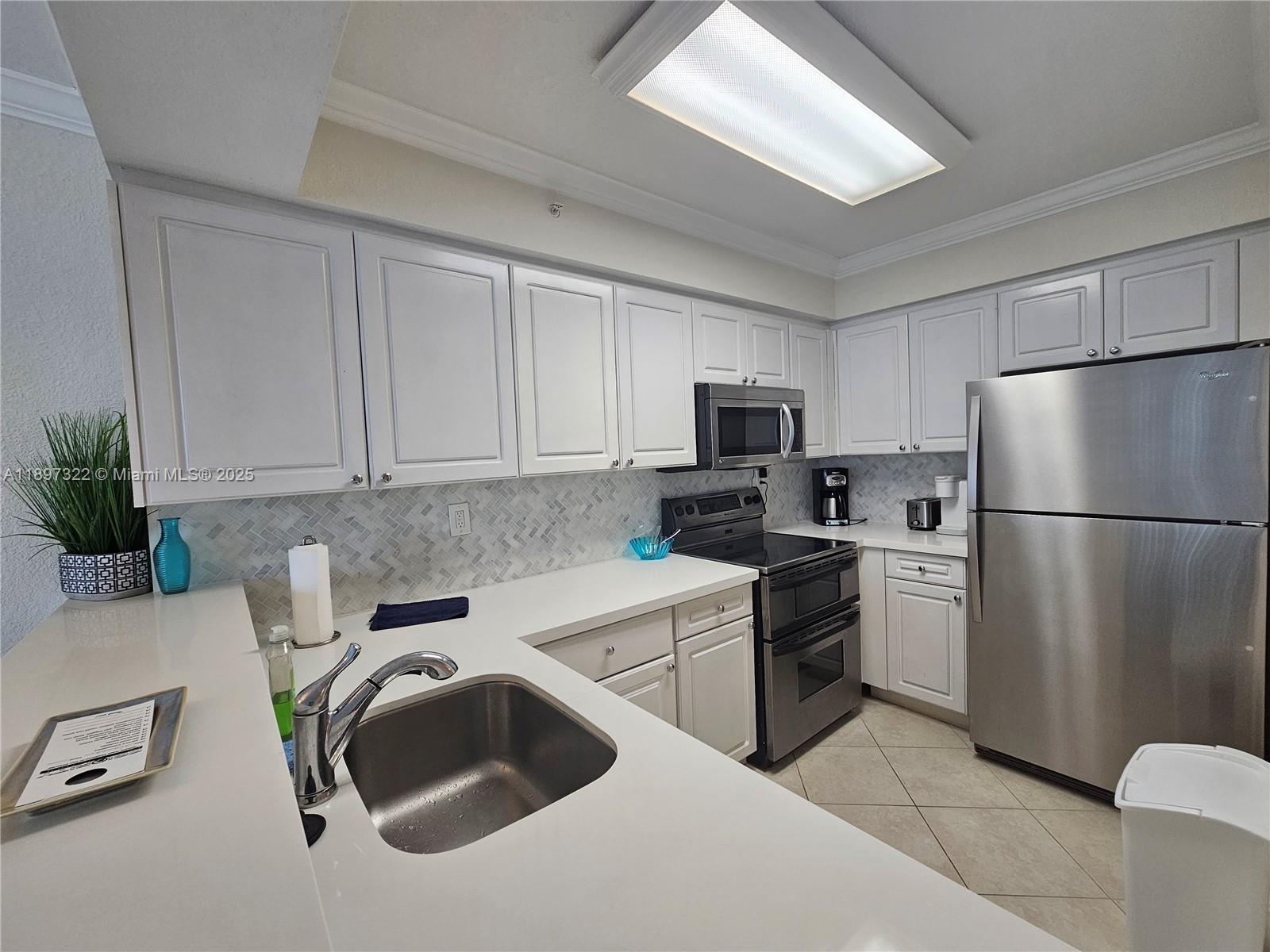THE WAVE CONDO - Residential Lease