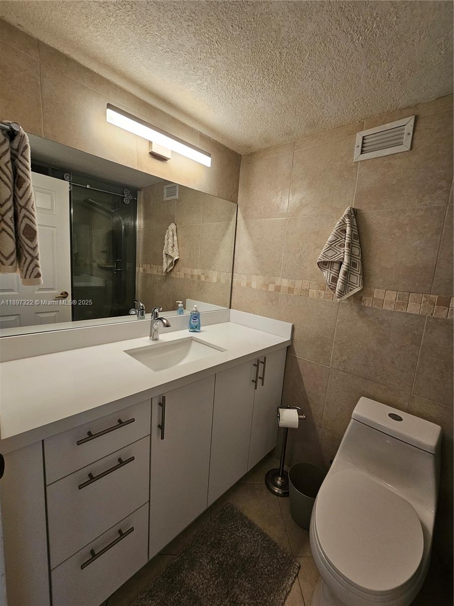 THE WAVE CONDO - Residential Lease