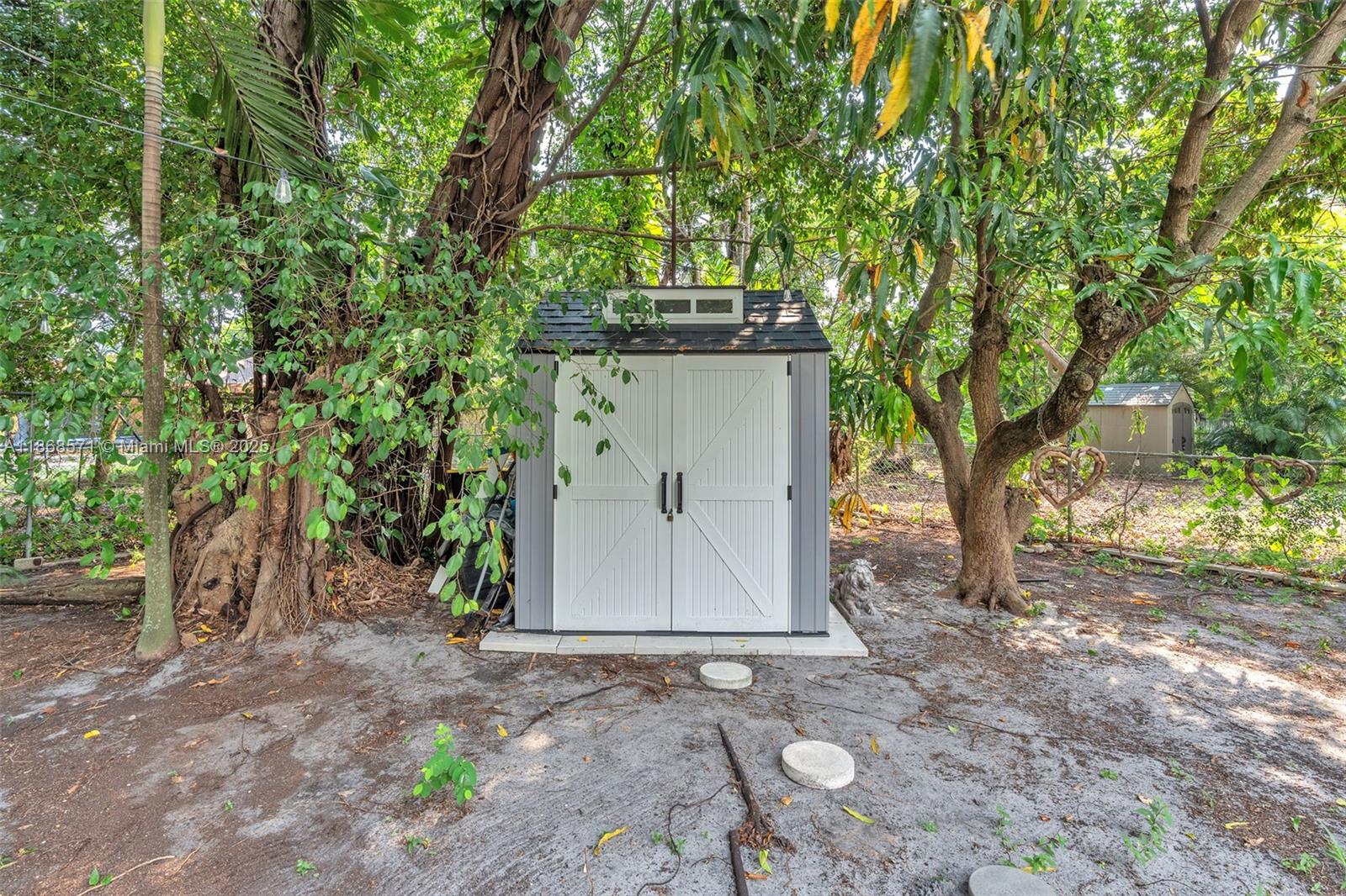 IRONS MANOR 2ND ADDN - Residential