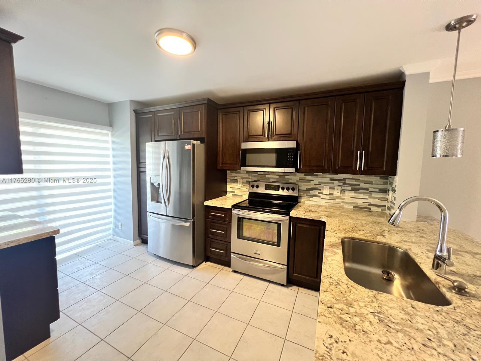 10600 NW 14th St 106