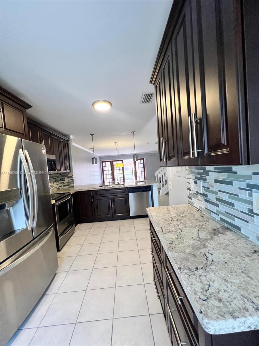 10600 NW 14th St 106