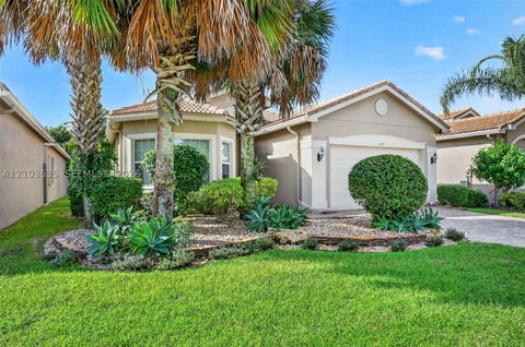 Photo of 8192 N Pikes Peak Ave, Boynton Beach, FL 33473 (MLS # A12103535)