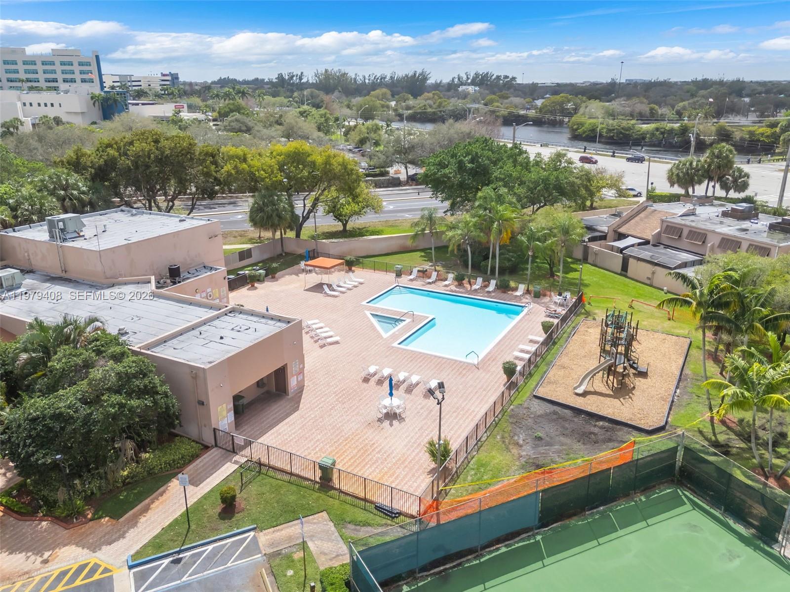 PEMBROKE LAKES SECTION SE - Residential Lease