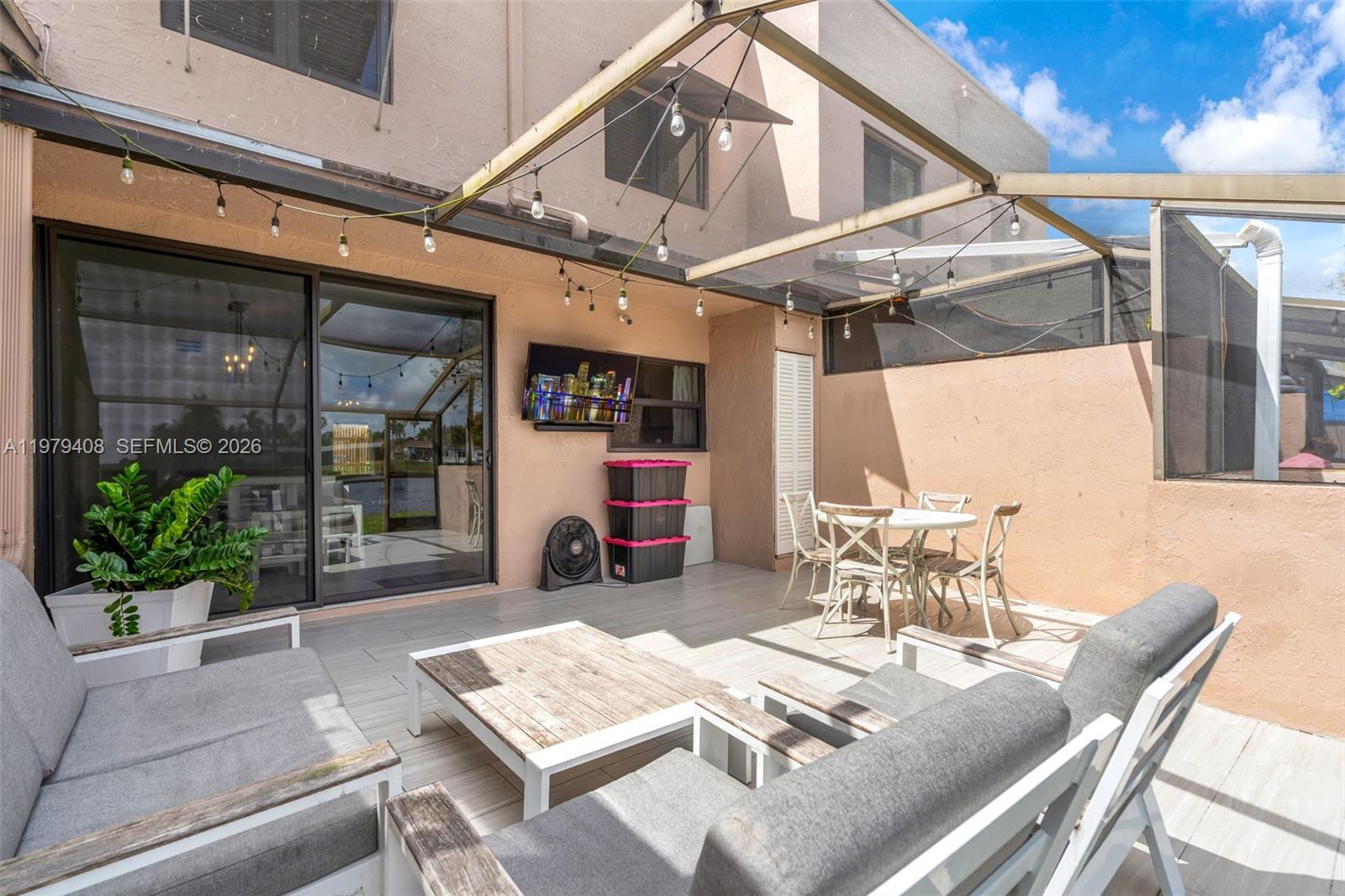 PEMBROKE LAKES SECTION SE - Residential Lease