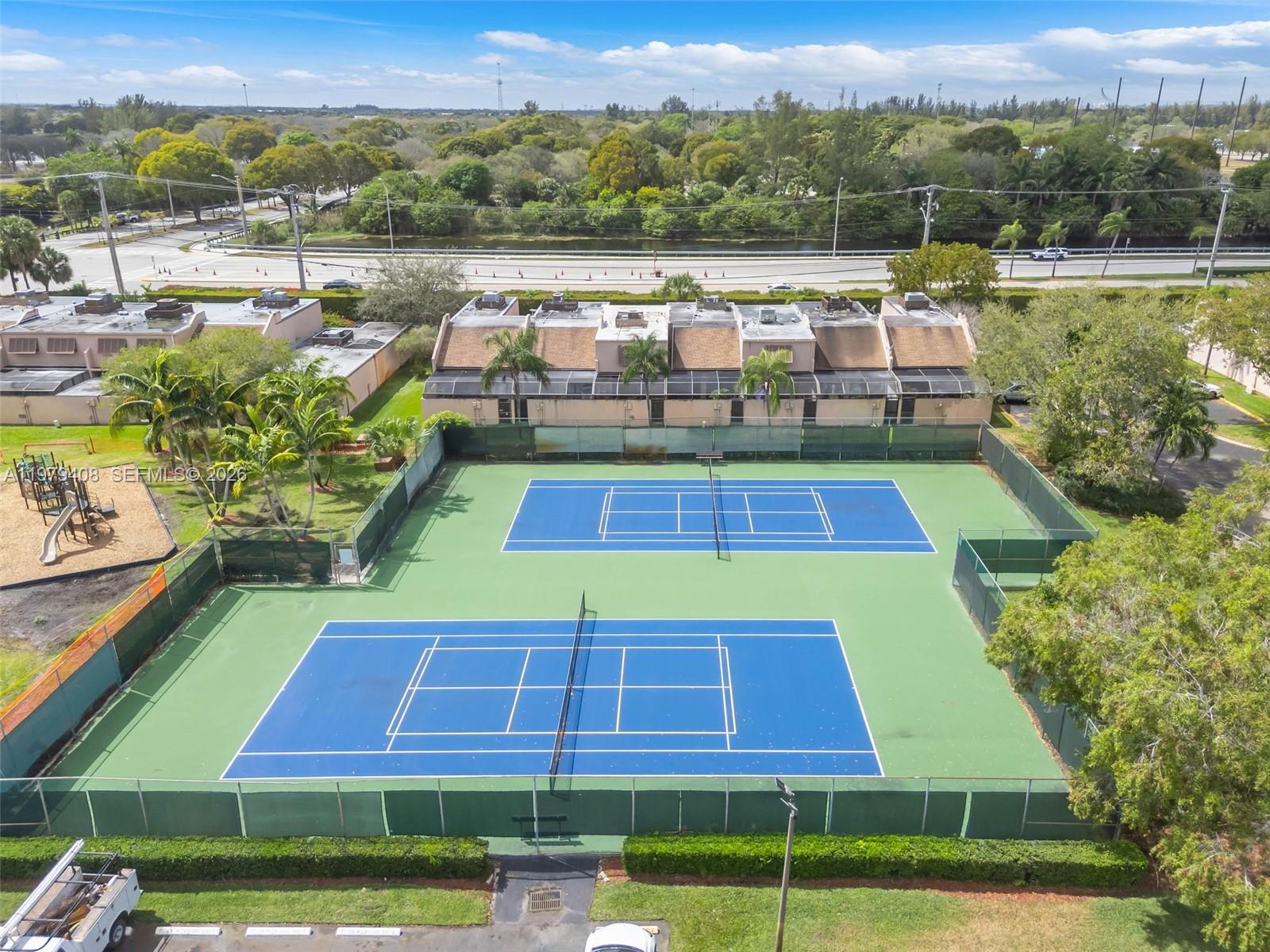 PEMBROKE LAKES SECTION SE - Residential Lease