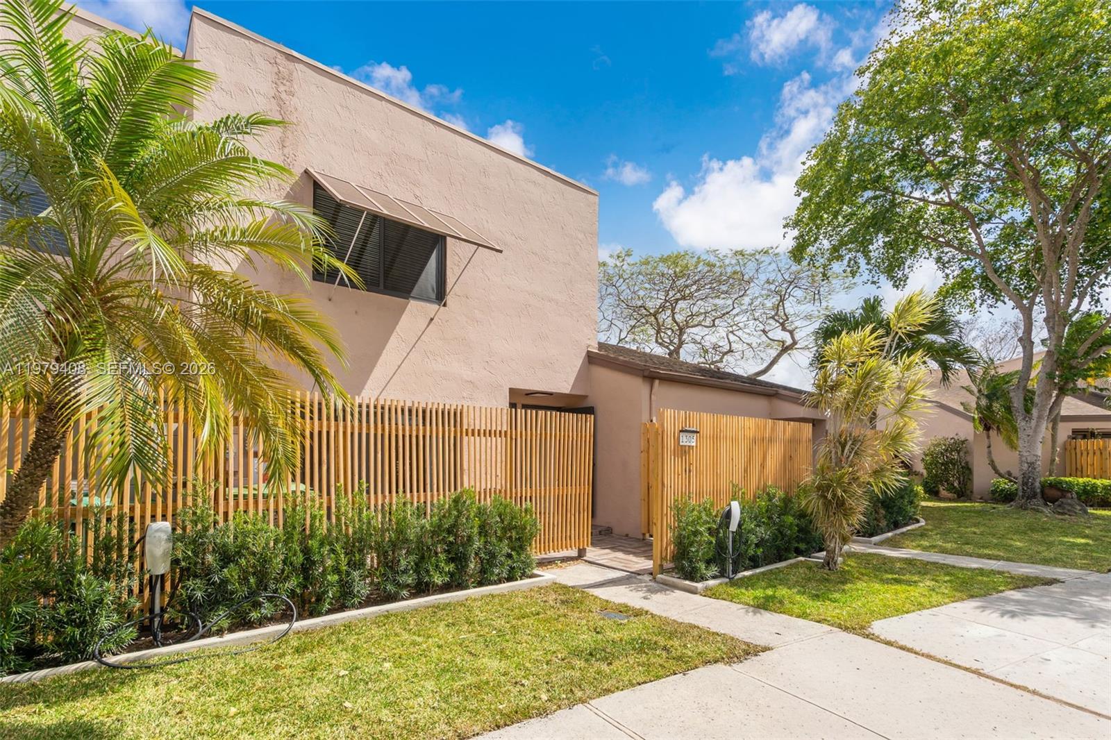 PEMBROKE LAKES SECTION SE - Residential Lease