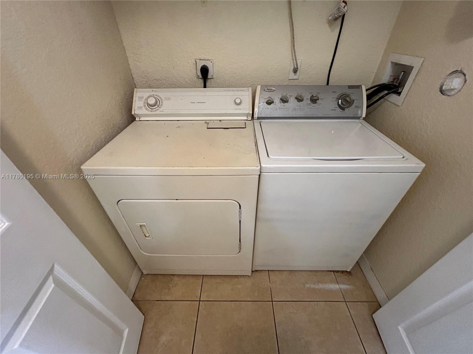 VILLAS AT HARBOR ISLES CO - Residential Lease