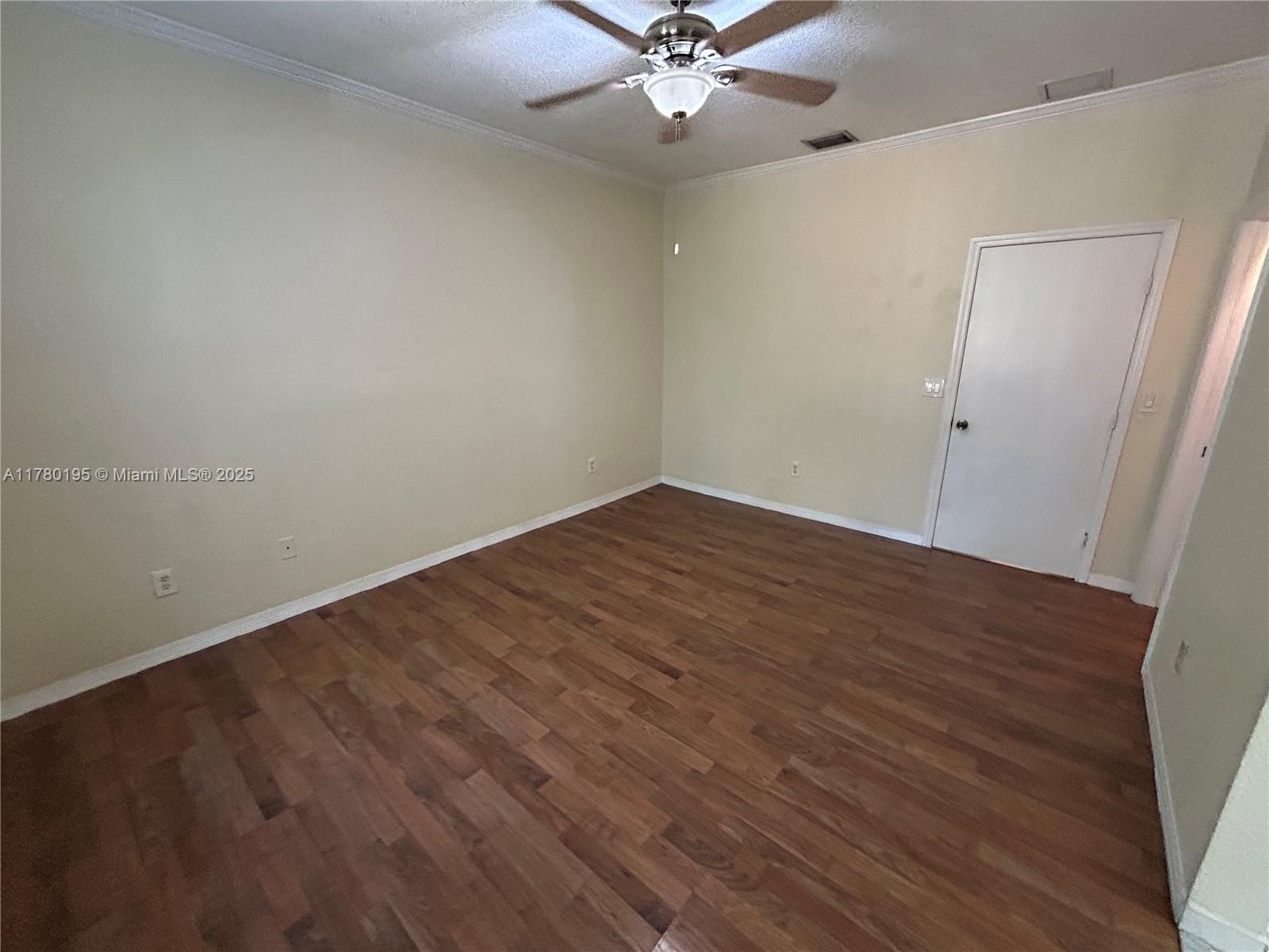 VILLAS AT HARBOR ISLES CO - Residential Lease