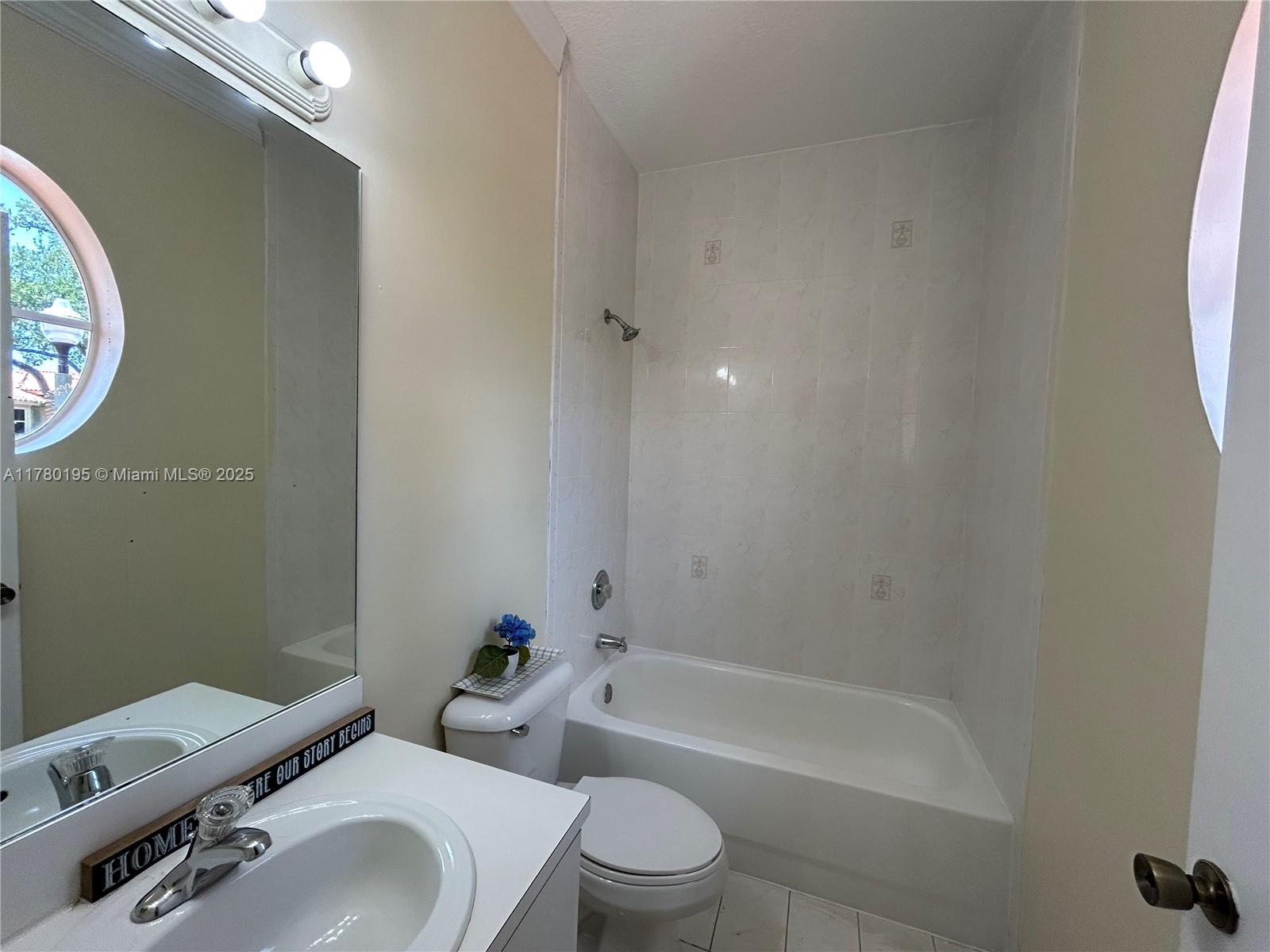 VILLAS AT HARBOR ISLES CO - Residential Lease