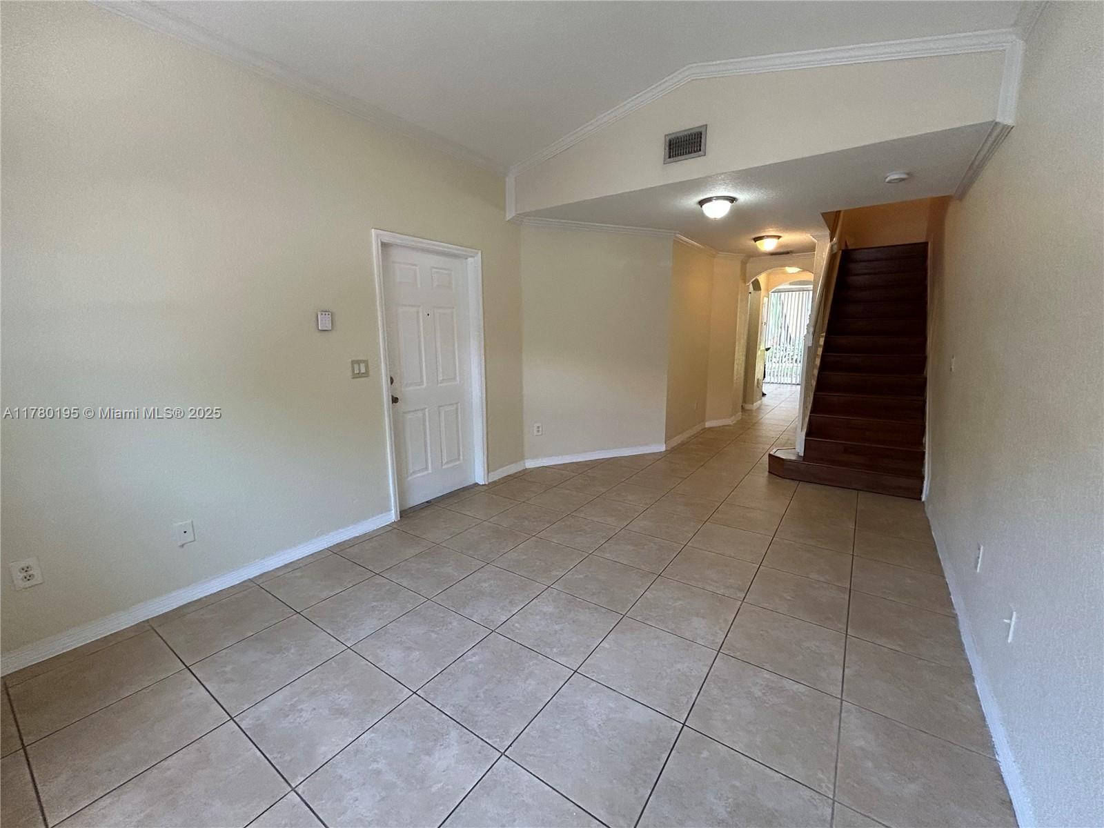 VILLAS AT HARBOR ISLES CO - Residential Lease