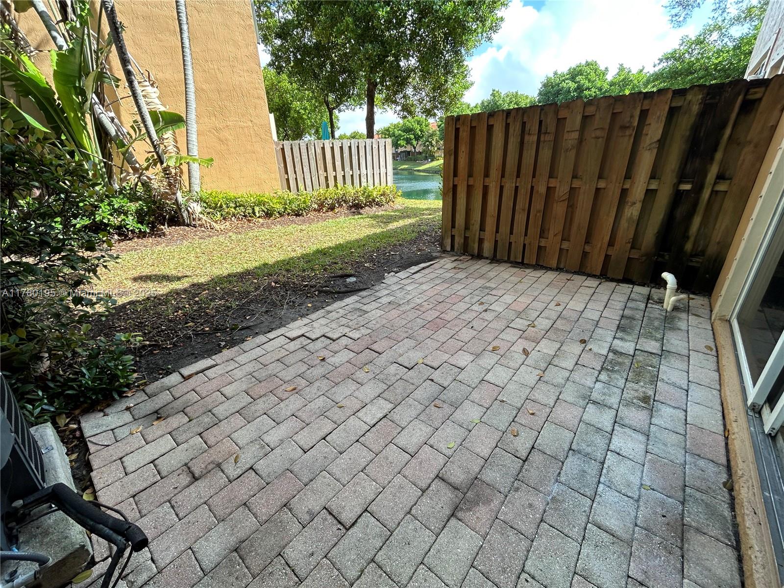 VILLAS AT HARBOR ISLES CO - Residential Lease